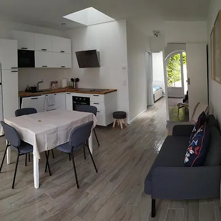 Appartement Et Lumineux Logement, Au Cœur De *