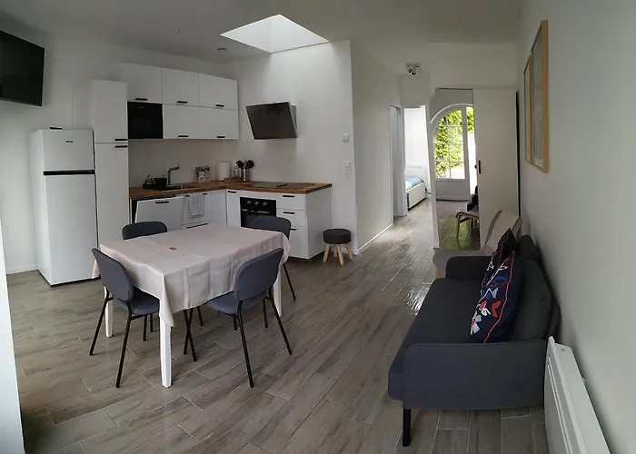Appartement Et Lumineux Logement, Au Cœur De *