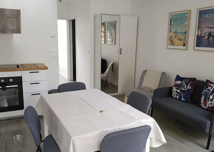 Et Lumineux Logement, Au Cœur De * Cabourg